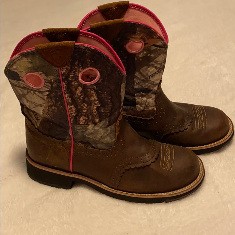 Ariat pink camo